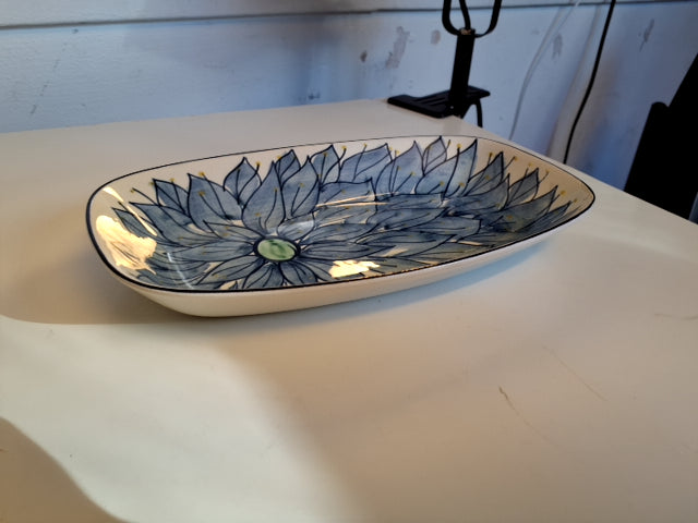 Royal Copenhagen - "Beth Breyen" - Blue Sunflower